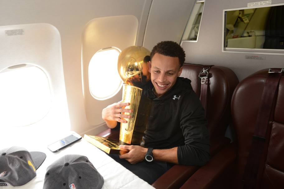 Il fuoriclasse Stephen Curry sorridente e vincente... (Getty Images)